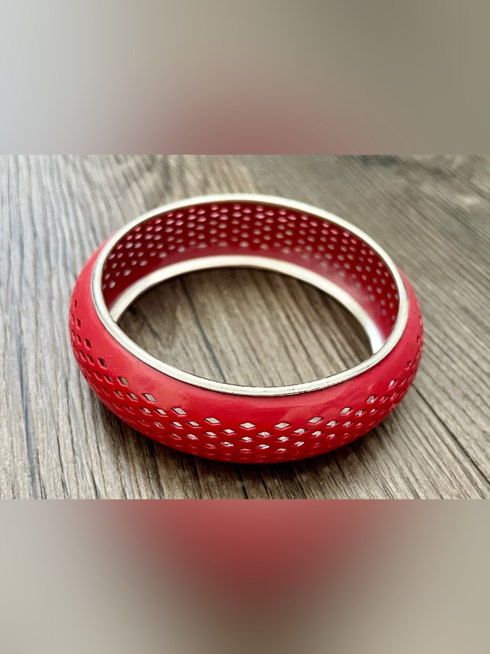 💢 NWOT Charming Charlie Orangey Red Bangle Bracelet 💢